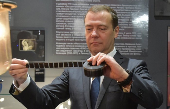 Дмитрий Медведев высказался за отмену НДС на платежи за просмотр фильмов в онлайн-кинотеатрах